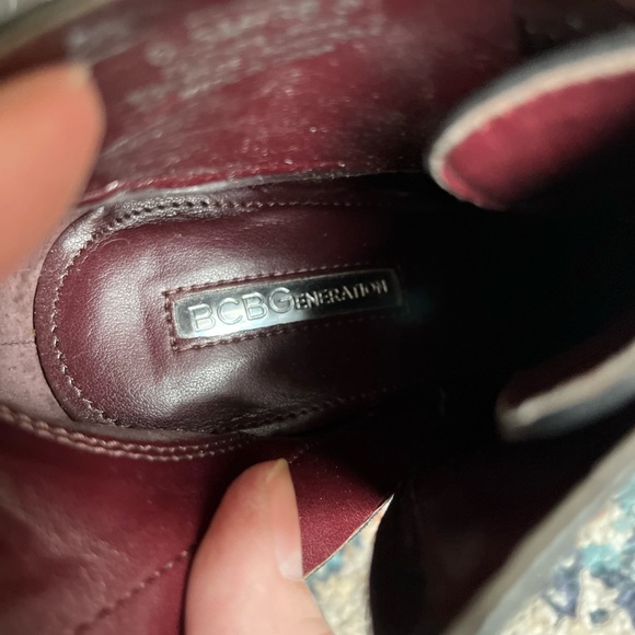 NEW BCBG Henrik Black Lace Up Platform Booties, 6.5M - Picture 7 of 9